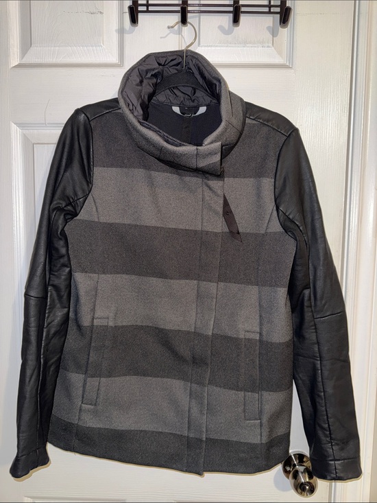 lululemon athletica Jackets & Blazers - LULULEMON Women's Two-Tone Gray Striped Coat with Black Leather Sleeves